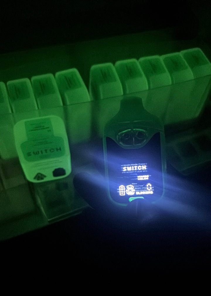 V4 BOUTIQ SWITCH GLOW 2G DISPOSABLE – LIQUID LIVE DIAMONDS - Image 3