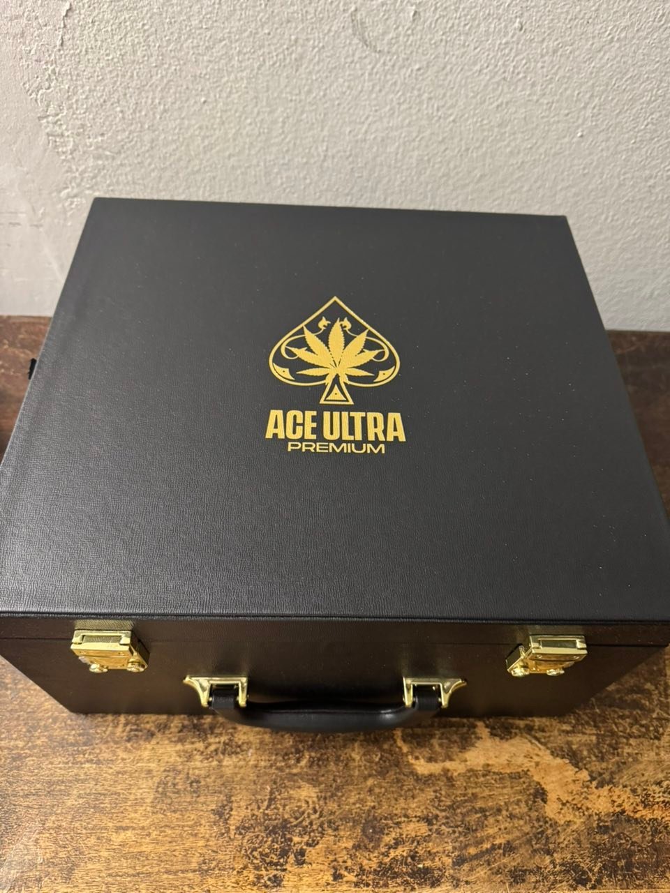 ACE ULTRA PREMIUM 2G DISPOSABLE: THE BLACK BADGE COLLECTION - Image 3