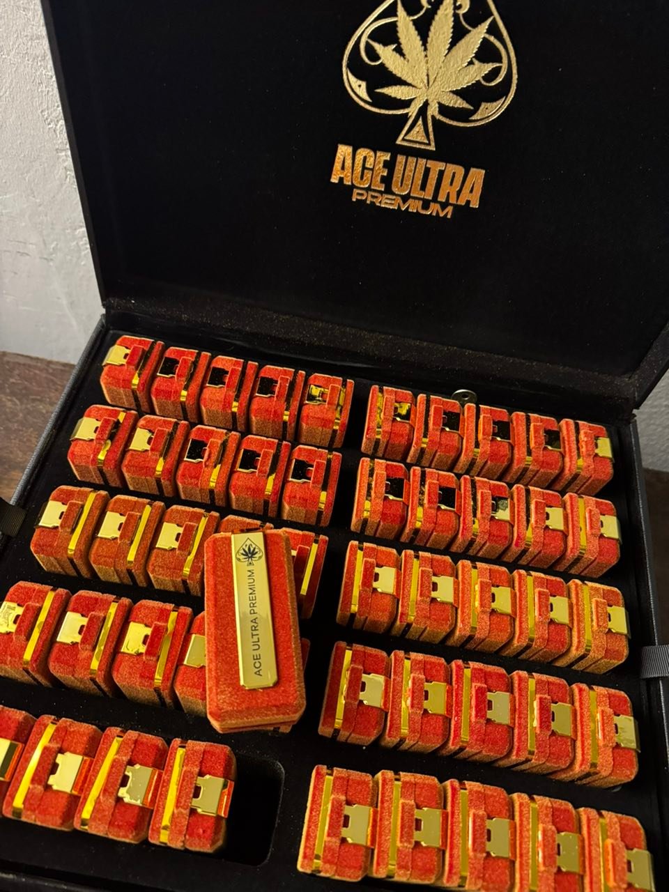 ACE ULTRA PREMIUM 2G DISPOSABLE: THE BLACK BADGE COLLECTION