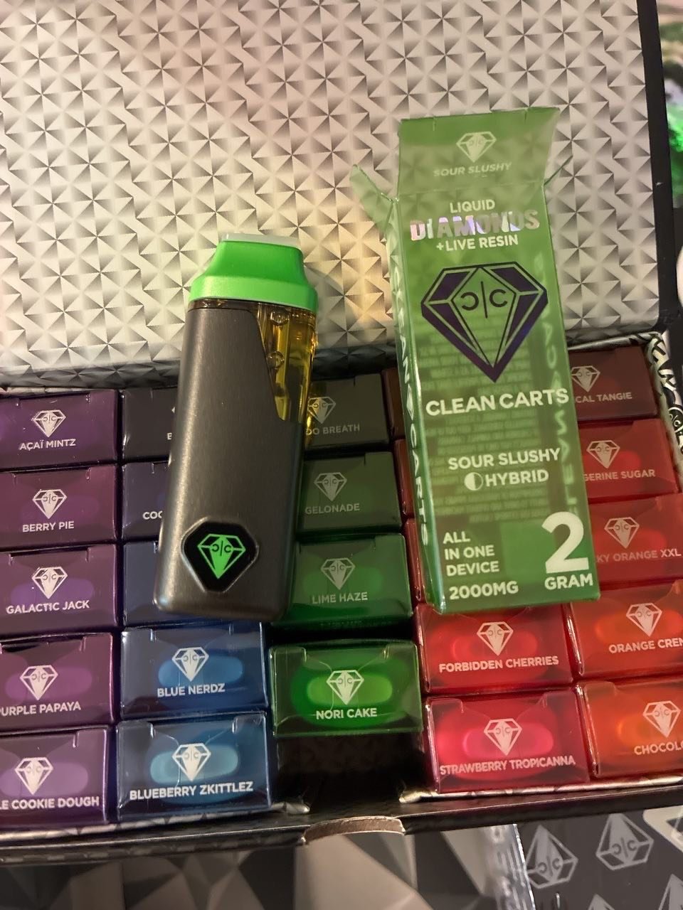 CLEAN CARTS 2G DISPOSABLE BLACK EDITION 2025 – LIQUID DIAMONDS + LIVE RESIN - Image 2